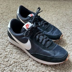 Nike Daybreak Sneaker Women’s Black and White